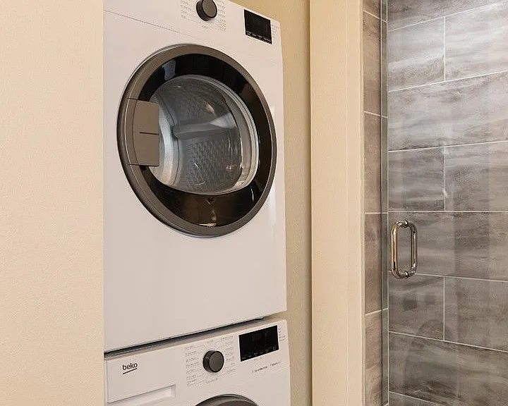 Ballard Seattle 3 Bedroom Apartment for Rent | In-Unit Laundry, Pet Friendly, Parking Available &... — Photo 10