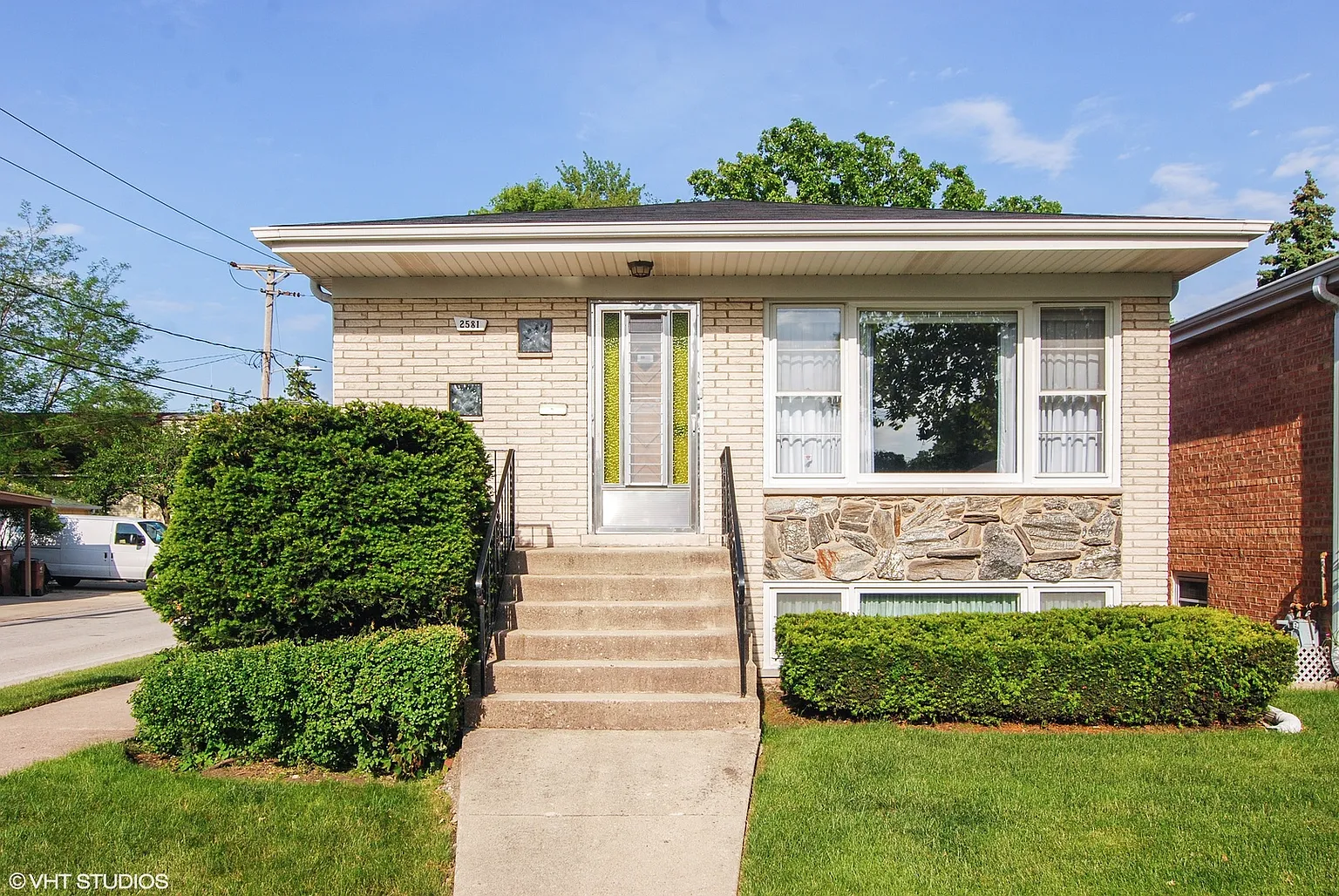 2581 Wood St photo 1