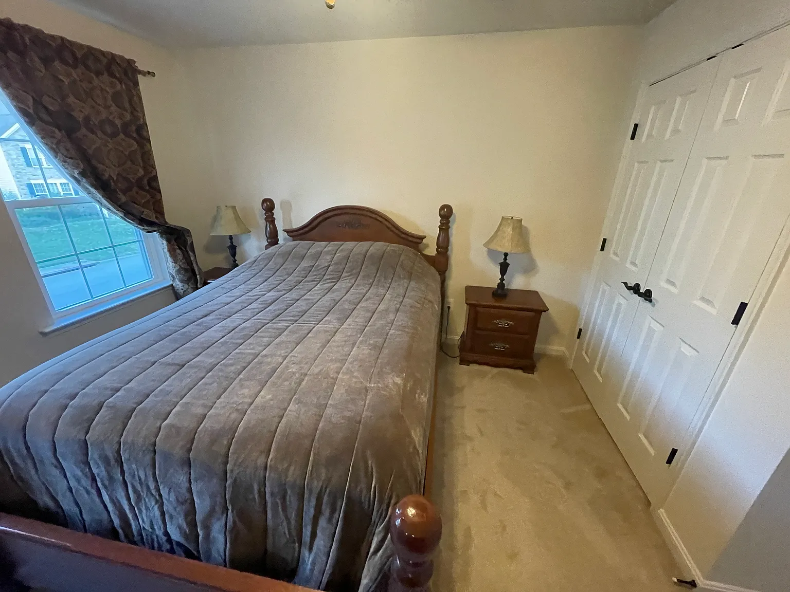 5 bed, 3.5 bath, 3943 sqft, $1,200 — Photo 3