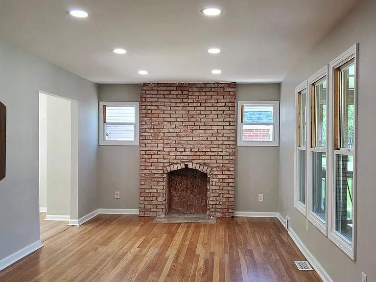 952 Lilley Ave — Photo 2