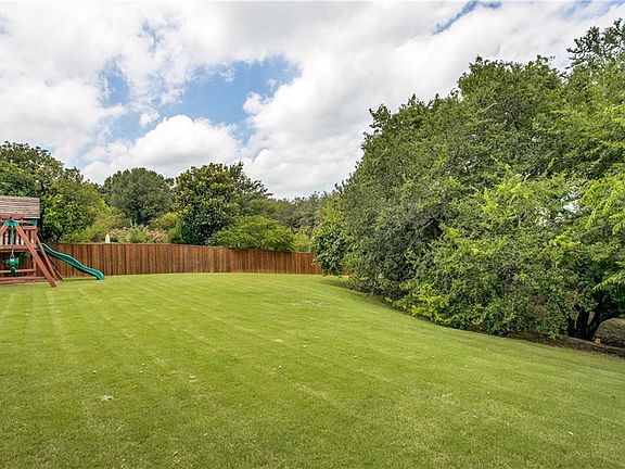 3rd image of 2412 Highgate Dr