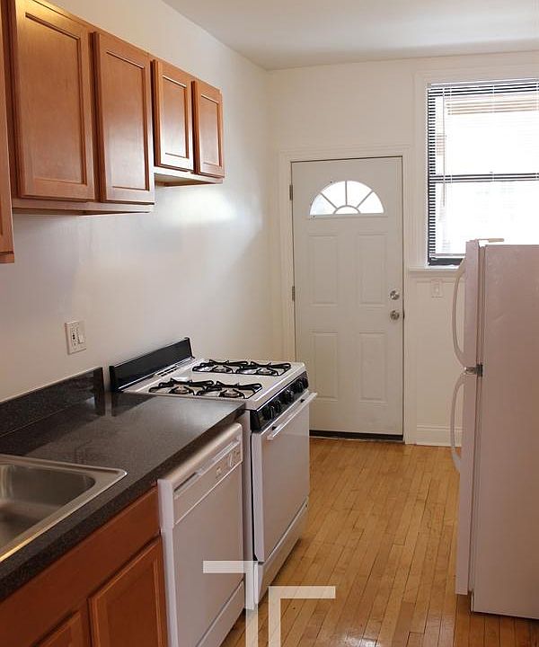 1st image of 829 W Waveland Ave APT 02S