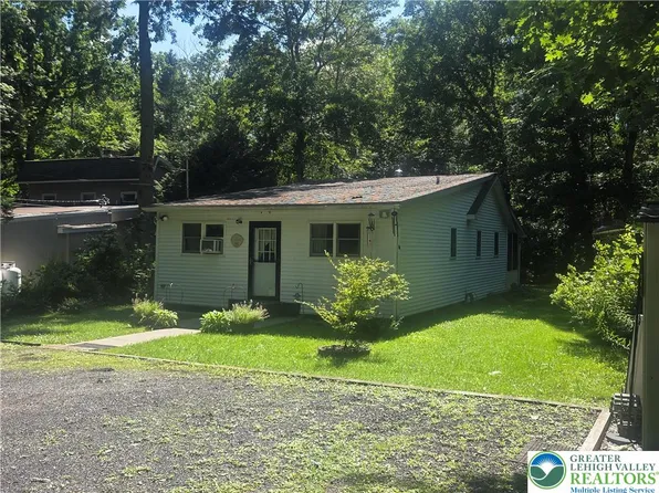 100 Creek Dr, Kunkletown, PA 18058