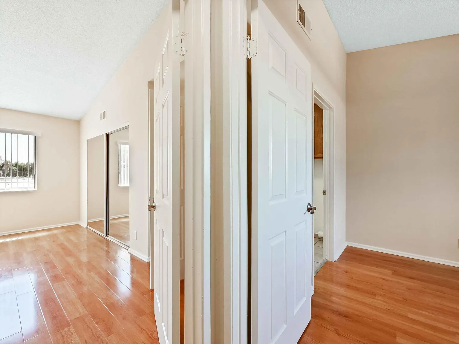 2 bed, 1.5 bath, 1050 sqft, $2,450 — Photo 4