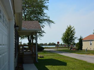 136 W Mohegan Trl, Sandusky, OH 44870