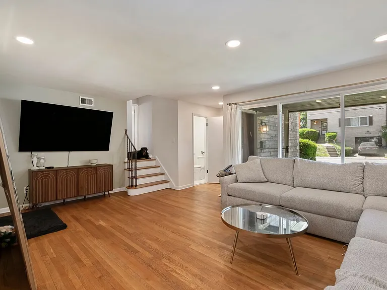 6581 Rosemoor St — Photo 4