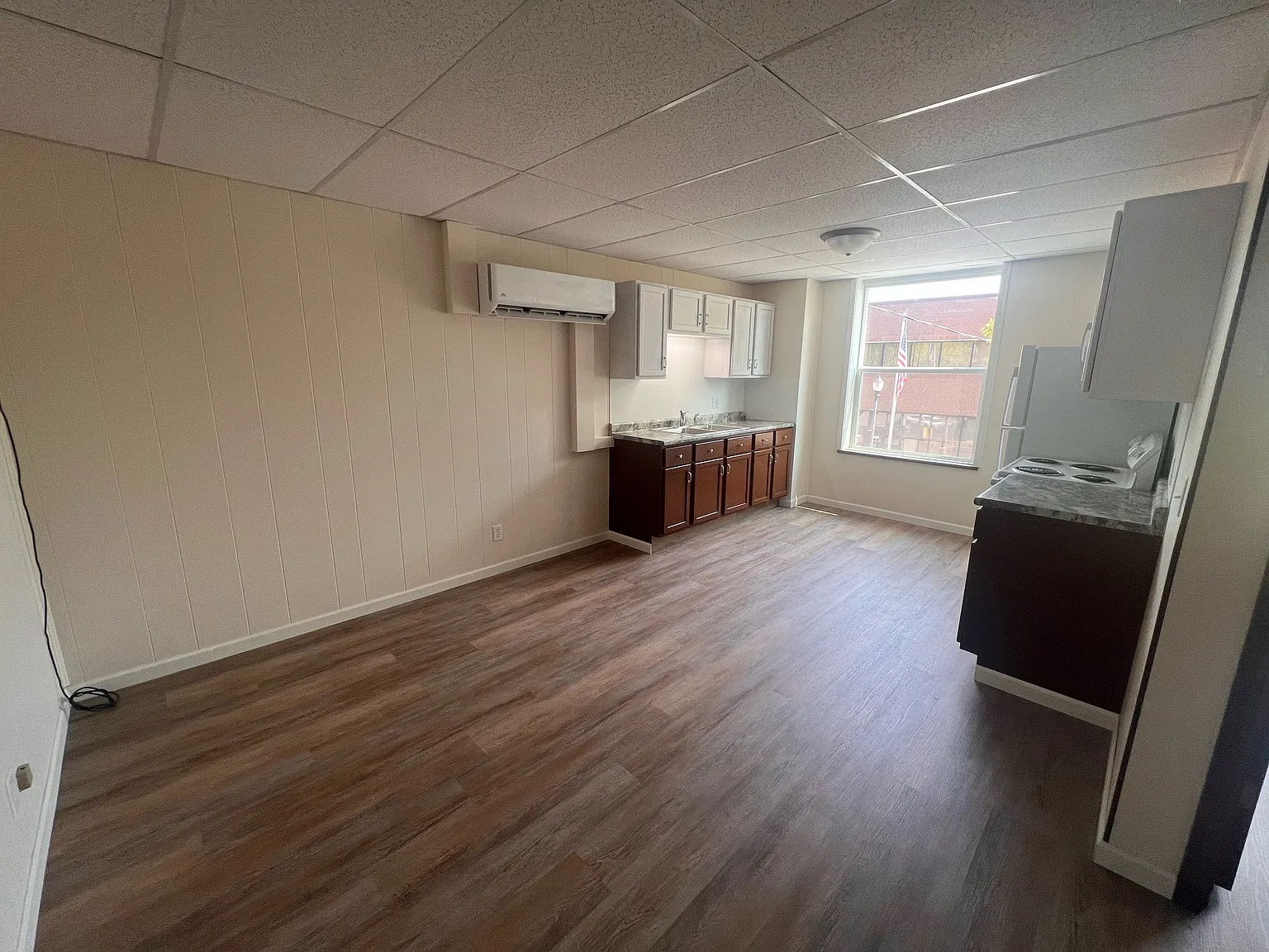 2 bed, 1.0 bath, $750 — Photo 1