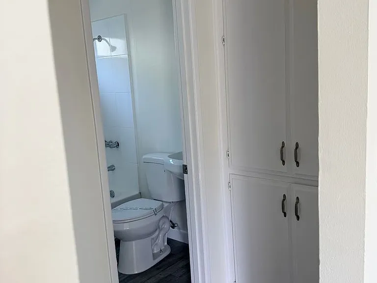 Leo's Apartments — Photo 23