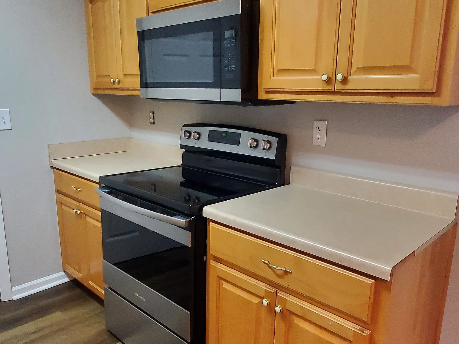 3 bed, 1200 sqft, $1,200 — Photo 4