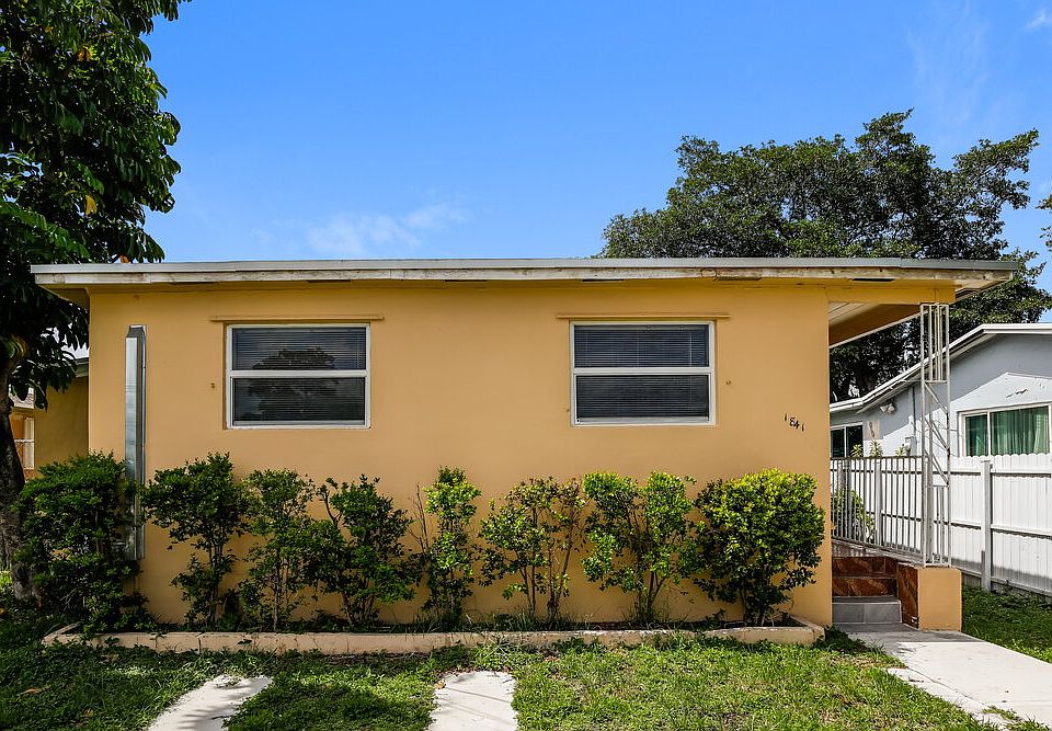 1st image of 1841 NW 152nd St