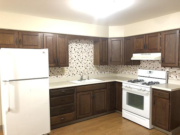 3rd image of 303 Kathleen Dr APT 2