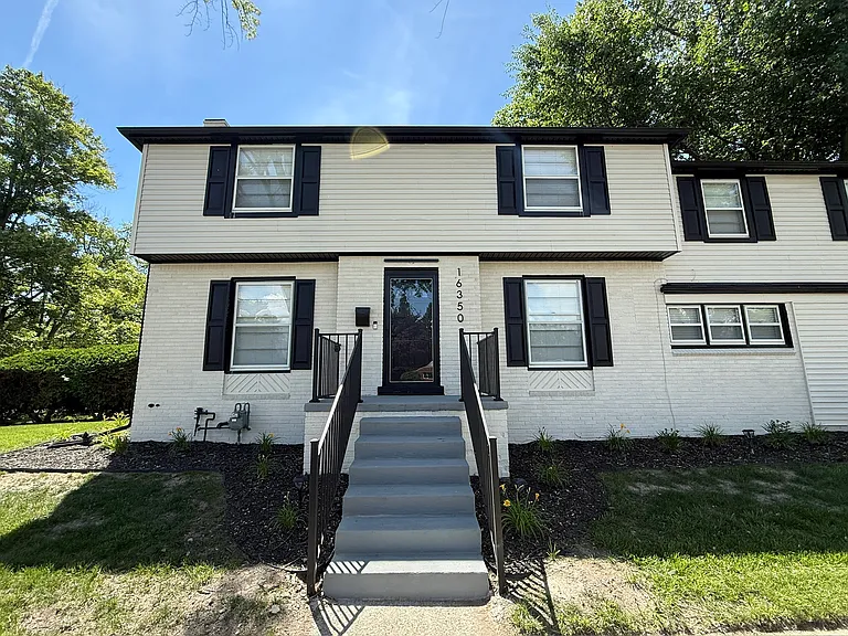 16350 Mack Ave — Photo 29