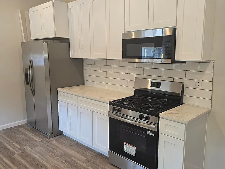 2600 E Hoffman St — Photo 9