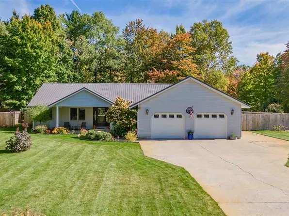 3304 Inwood Cir, Kalkaska, MI 49646