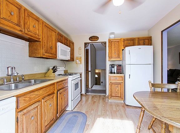 3rd image of 1213 Dogwood Ln
