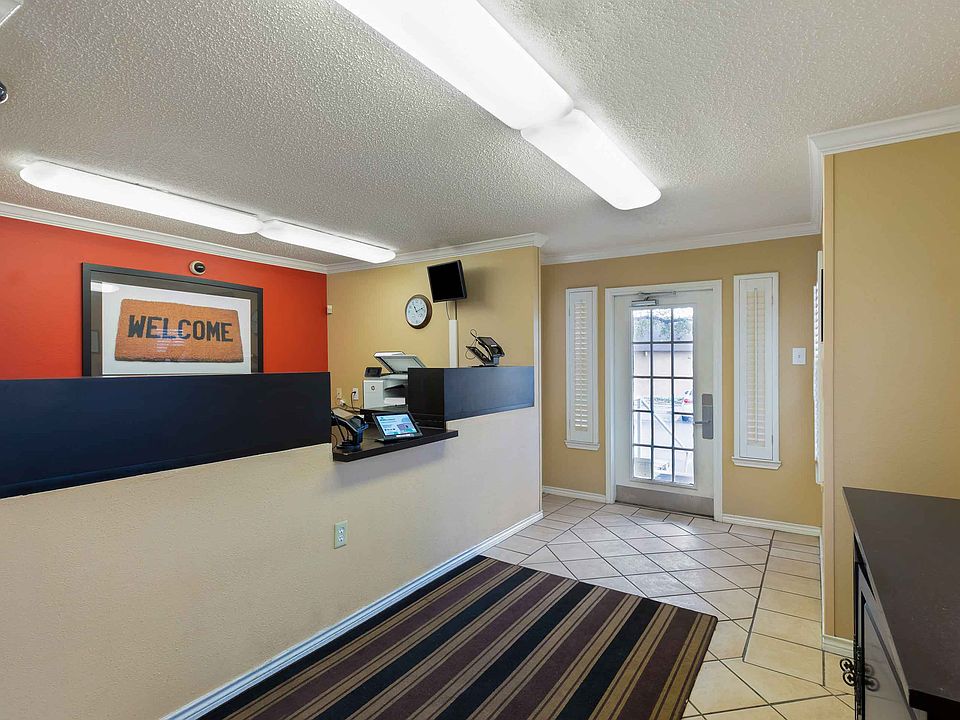 Lobby and Guest Check-in