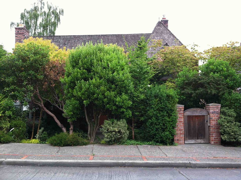 1st image of 4552 E Laurel Dr NE