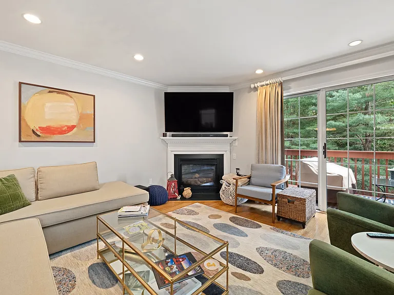 180 Turn Of River Rd #11D — Photo 11