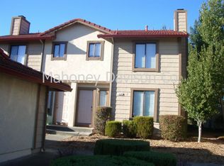 460 Park Place Dr, Petaluma, CA