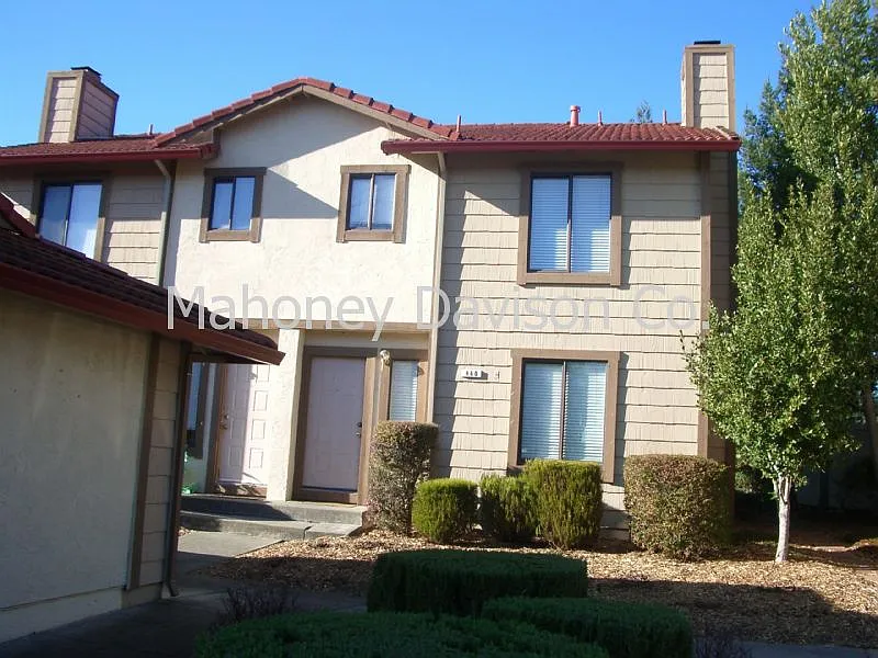 460 Park Place Dr photo 1