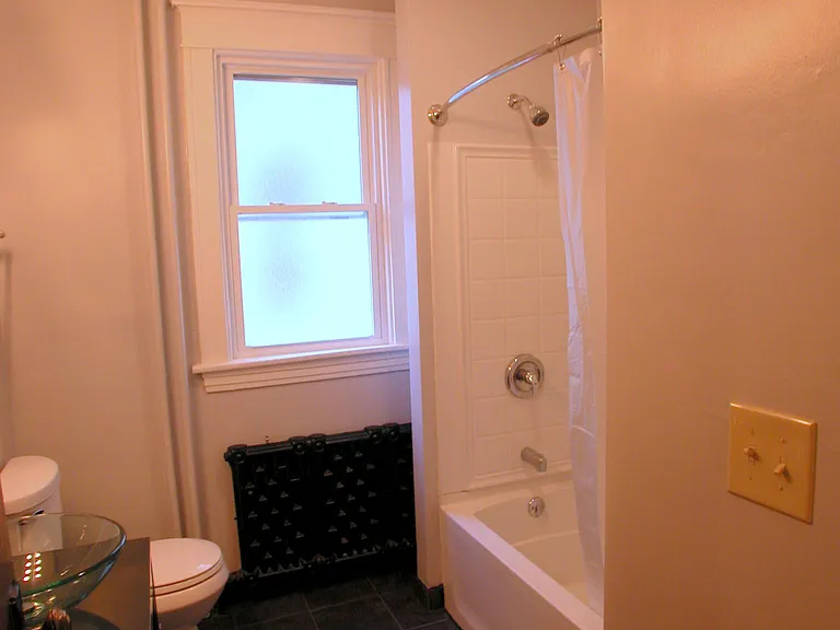 208 Ontario St #B — Photo 7