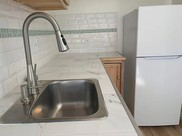 400 N Doheny Dr #4 — Photo 8