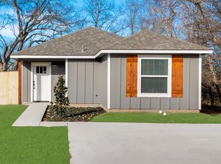 1404 Maple St, Bonham, TX 75418