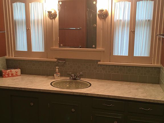 Large bath on main floor with shower/tub combo