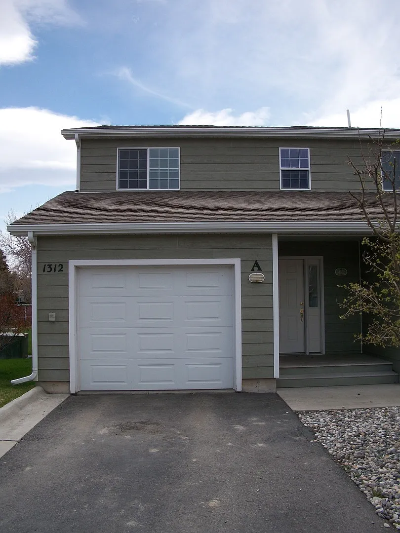 2 Bedroom, 1 1/2 Bathroom Townhouse-Walking distance to MSU Campus — Photo 3