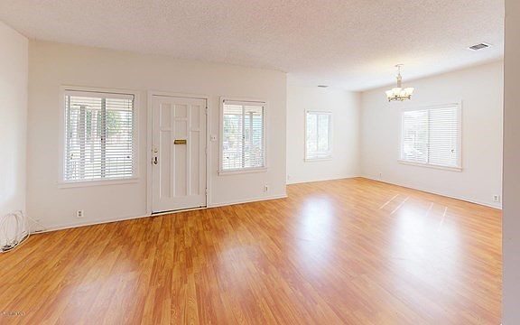 02 Living Room (1)
