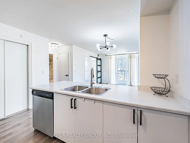 8 Trent Ave #704 — Photo 14