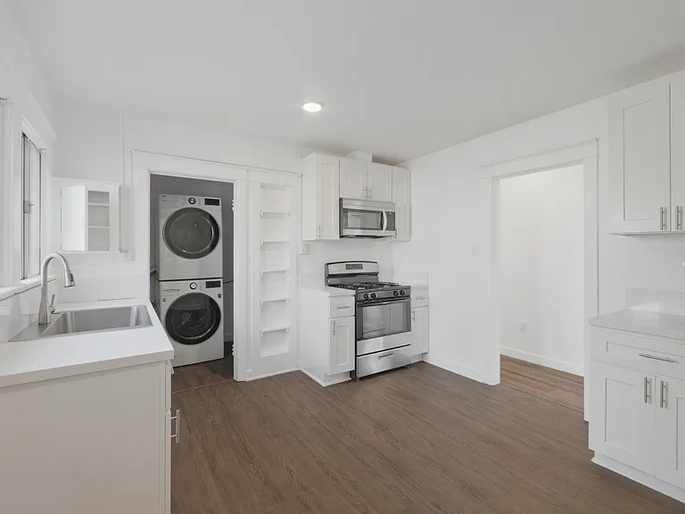322 W 79th St — Photo 4