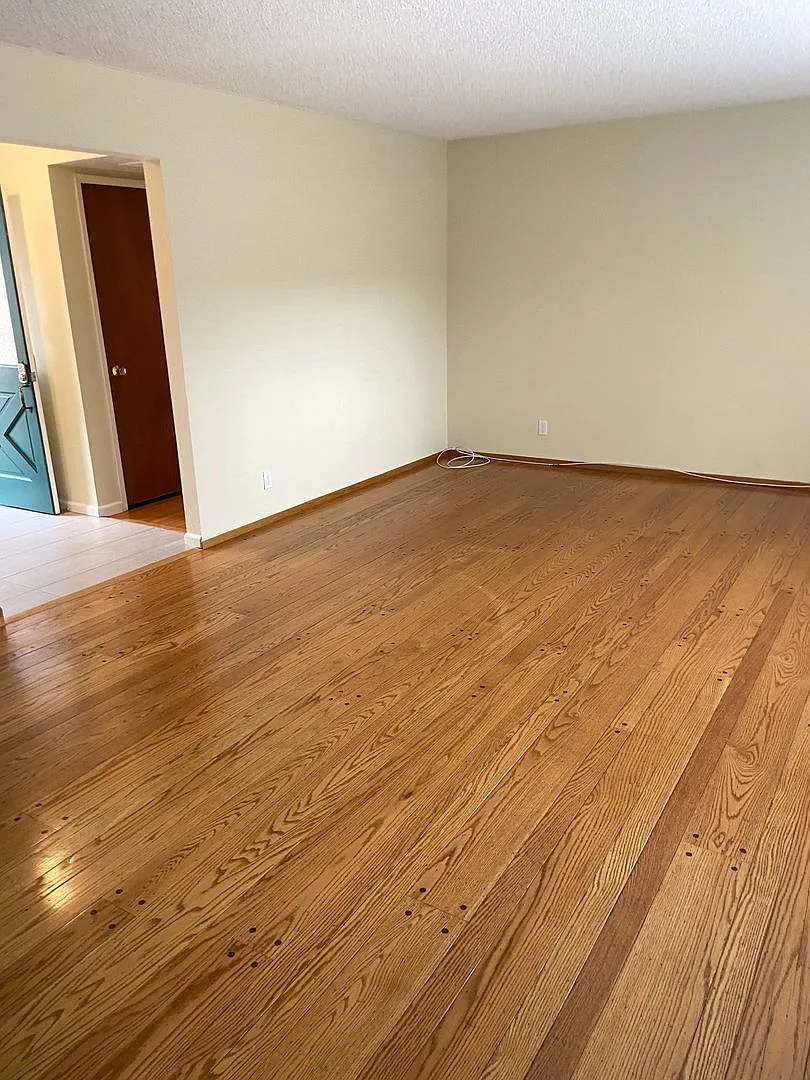 Building Photo - 1409 Village Ct
