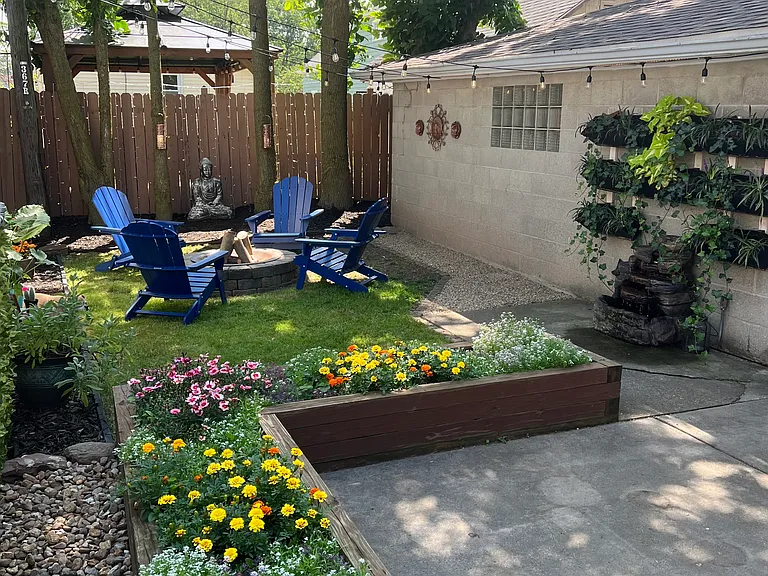 363 University Ave — Photo 19
