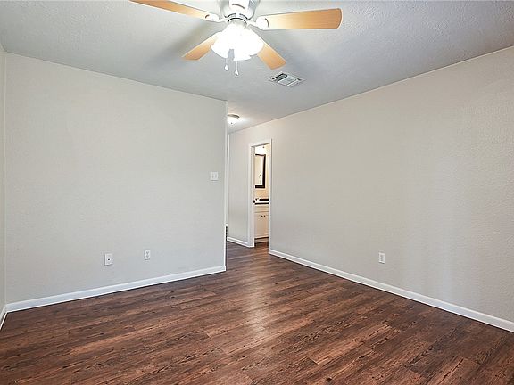 4th image of 1400 Summit St APT C