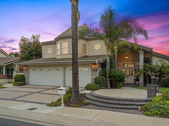 Gorgeous curb appeal!