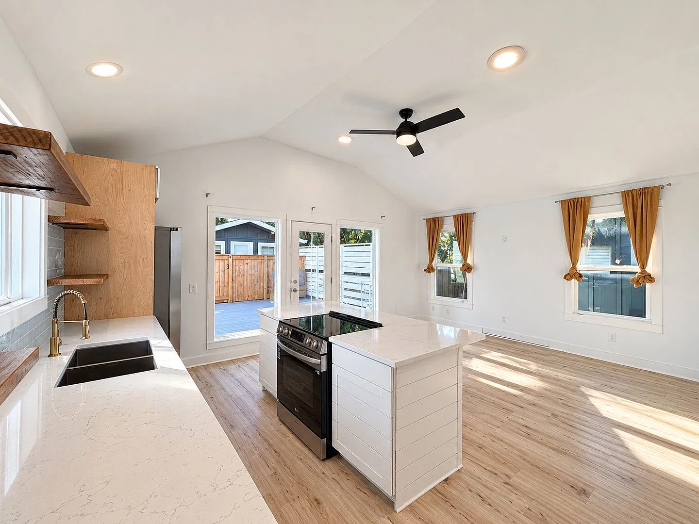 2 bed, 1.5 bath, $2,300 — Photo 3