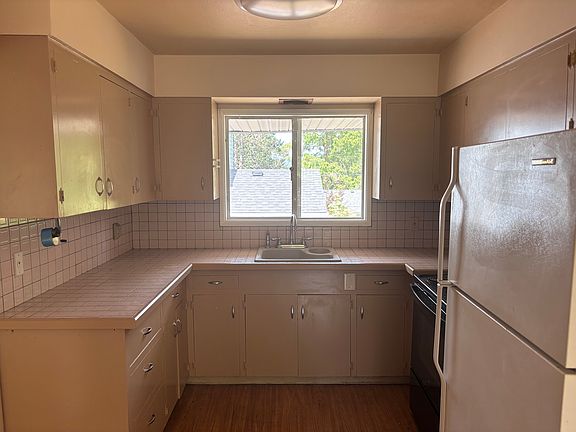3rd image of 5353 SE Cesar E Chavez Blvd