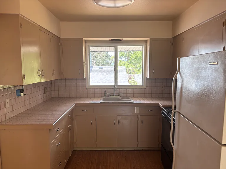 5353 SE Cesar E Chavez Blvd — Photo 3
