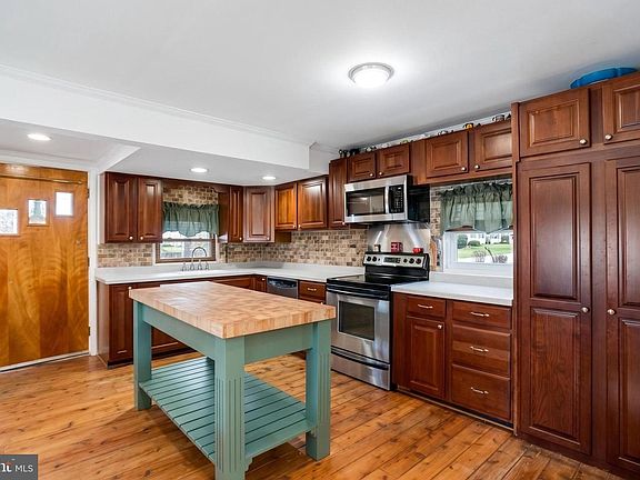 3rd image of 215 Nanticoke Rd