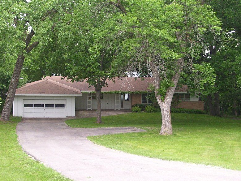 1st image of 1095 Lakeshore Dr