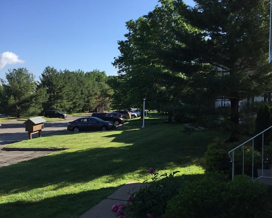 1st image of 106 Country Club Ct