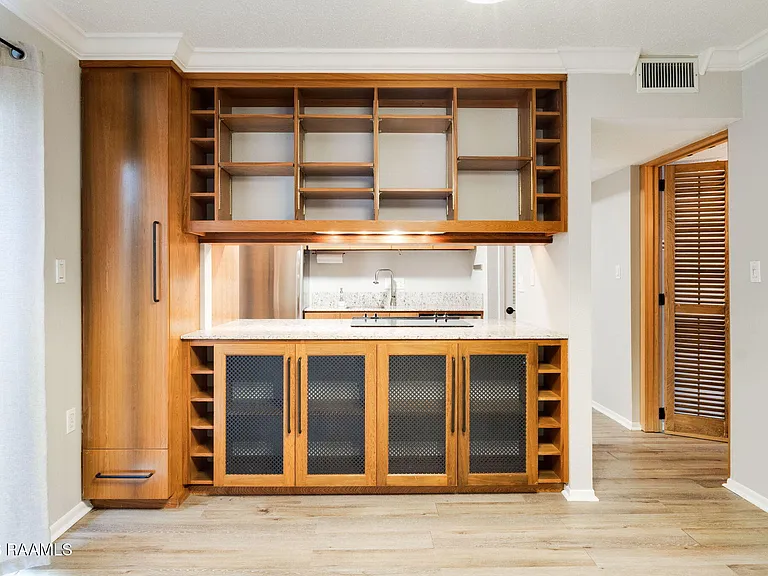 110 W Bayou Pkwy #102 — Photo 7