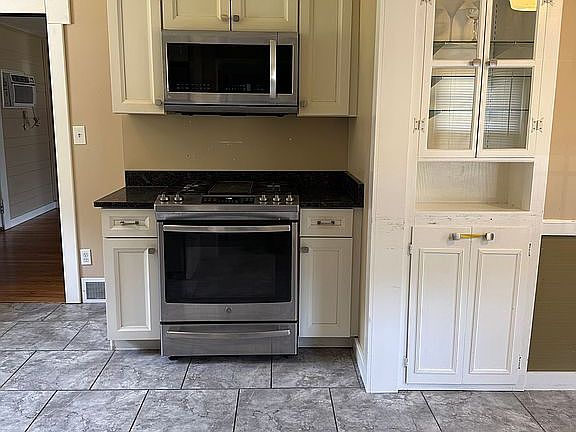 5th image of 1161 E Mountain Rd