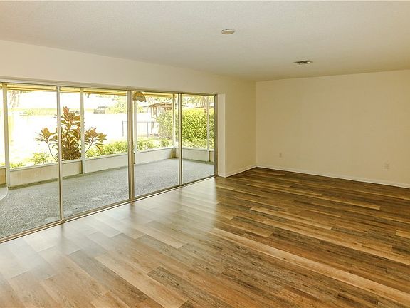 5th image of 5654 Eichen Cir W