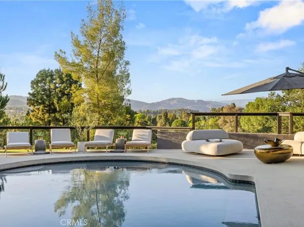 23202 Aetna St, Woodland Hills, CA 91367