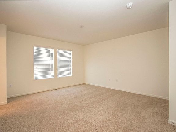 3rd image of 3980 Redroyal Ave
