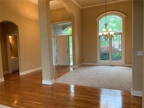 5th image of 10115 N Helena Ave