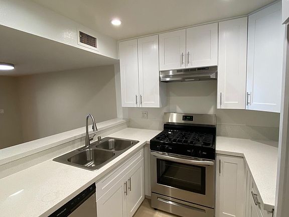 3rd image of 615 W Milford St #211