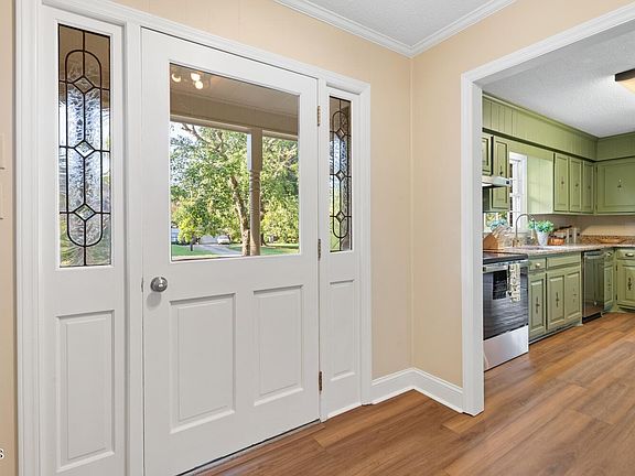 3rd image of 1921 Henry Rd